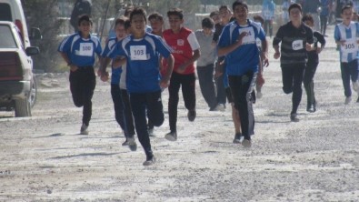 Mahmudiye'de Öğrenciler Cumhuriyet İçin Koştu