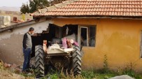 Traktör Eve Girdi Açıklaması 1 Ölü