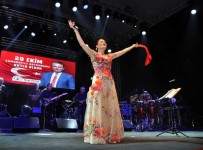 CANDAN ERÇETİN - Antalya'da 29 Ekim Kutlamalarında Candan Erçetin Çoşkusu