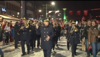 İzmir'de Cumhuriyet Bayramı Kutlamaları Fener Alayı Ve Konserlerle Devam Etti