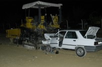 GÖRGÜ TANIĞI - Otomobil, Asfaltlama Makinesine Ok Gibi Saplandı Açıklaması 2 Ölü