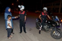 SURİYELİ MÜLTECİLER - Suriyeli kadın içinde para bulunan cüzdanı polise teslim etti