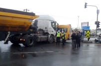 İŞÇİ MİNİBÜSÜ - Tavşanlı'da Trafik Kazası Açıklaması 8 Yaralı