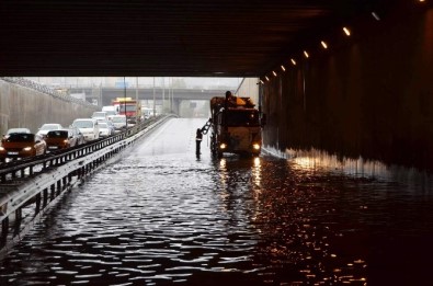Trabzon'da Yağmur Yağdı, Sürücüler Zor Anlar Yaşadı