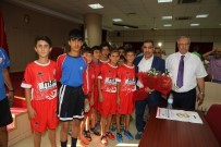 Başkan Çelikcan'dan Amatör Kulüplere Malzeme Yardımı