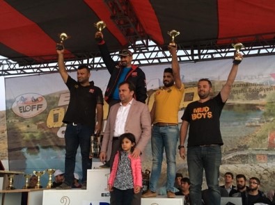 Başkan Özaltun'dan Off-Road Pilotuna Kutlama