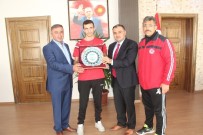 Görme Engelli Milli Sporcudan Başkan Cabbar'a Ziyaret