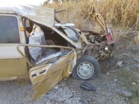 HATALı SOLLAMA - İki Otomobil Çarpıştı Açıklaması 4'Ü Çocuk 8 Yaralı
