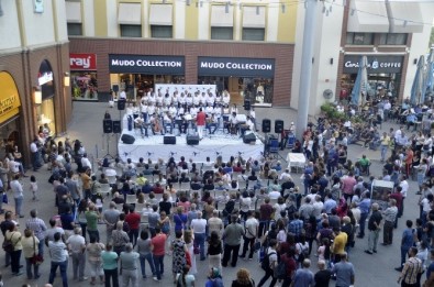Kanun Sanatçısı Ahmet Baran'dan Forum Mersin'de Müzik Ziyafeti