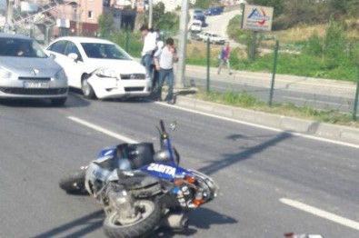Motosikletli Zabıtalar Kazada Yaralandı
