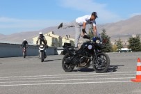 HAKAN KAPLAN - Polisler, Motosiklet Sürüş Eğitimi Alıyor