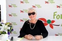 Şatana; 'Topuklu Efe, Çağdaş Türk Kadınının En Değerli Örneklerinden Biridir'