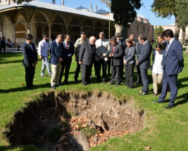Topkapı Sarayındaki Hasarı Yerinde İnceledi