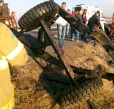 Traktör İle Otomobil Çarpıştı Açıklaması 3 Ölü, 3 Yaralı