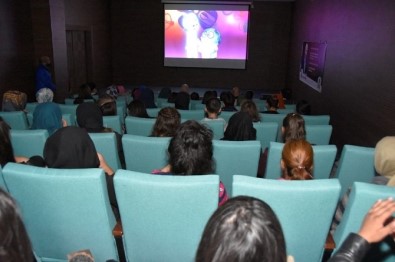 Çolakbayrakda, Yetim Çocuklarla 'Sinema Günü'nde Bir Araya Geldi