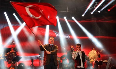 Cumhuriyet Bayramı Coşkusunu Kenan Doğulu İle Yaşadılar