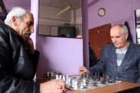 KıRAATHANE - Erzurum'daki Çay Evinde Sadece Satranç Ve Dama Oynanıyor
