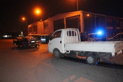 Kamyonet Otomobile Arkadan Çarptı Açıklaması 1 Yaralı