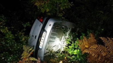 Otomobil 40 Metrelik Uçuruma Yuvarlandı Açıklaması 3 Yaralı