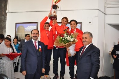 Posta Dağıtıcıları Yürüyüş Balkan Şampiyonası'da Dereceye Girenlere Ödülleri Verildi