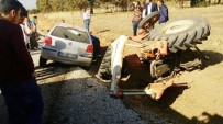 Tavas'ta Otomobil Traktöre Çarptı Açıklaması 1 Ölü, 1 Yaralı