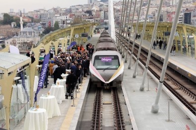 Vatmanın Nikahı Metro İstasyonunda Kıyıldı