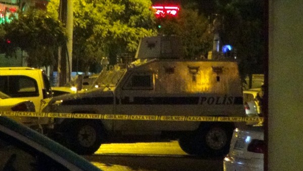 AK Parti binasına saldırı