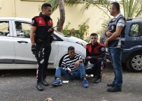 YUNUS TİMLERİ - Antalya'da Parkta Bıçaklı Kavga Açıklaması 1 Yaralı