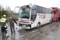 YOLCU MİNİBÜSÜ - D-100 Karayolu Üzerinde Zincirleme Trafik Kazası Açıklaması 6 Yaralı