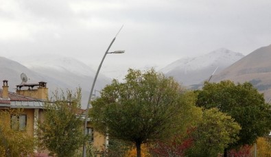 Erzurum'da Yüksek Kesimlerde Kar Yağışı