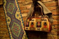 Kilimlere Emek Ve Sevgiyi İşlediler