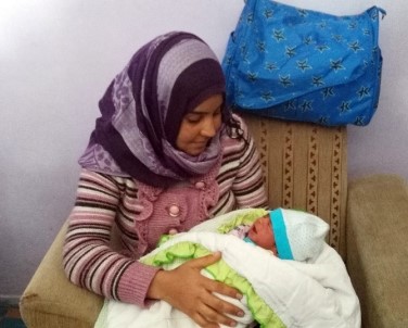 Otobüste Doğum Yapan Suriyeli Kadına Yardım Eli