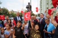 VEYSEL SARI - Site Bahçesine Atatürk Anıtı