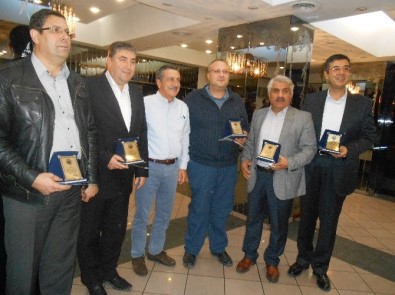 Sivrihisarlılar Derneği'nden İş Adamları Ve Hayırseverlere Plaket