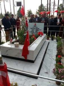 Yozgat Şehit Aileleri Derneği Ömer Halisdemir'in Mezarını Ziyaret Etti