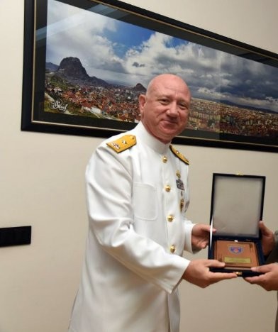 FETÖ'cü amirali peruk da kurtaramadı!