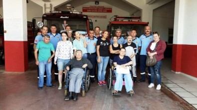 Ayvalık'ta İtfaiye Ekiplerine Engelli Jesti