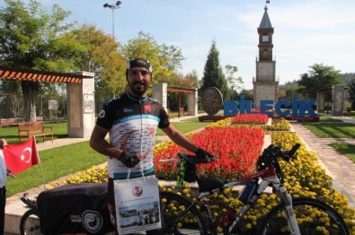 'Barış' İçin Çıktığı Bisiklet Turuna 'Demokrasi'yi De Ekledi