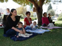 YOGA EĞİTMENİ - Büyükçekmece'de 'Anne-Bebek Yogası'na Yoğun İlgi