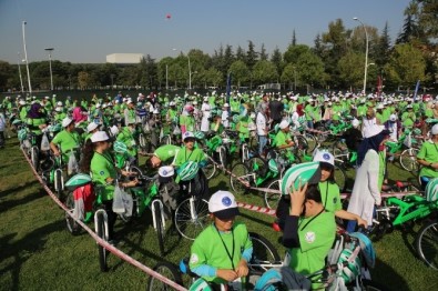 Büyükşehir'den Başarılı Öğrencilere Bisiklet