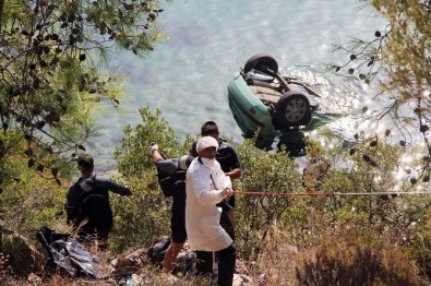 Denize uçan araç sürücüsü hayatını kaybetti