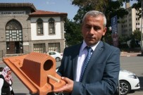 Kırılan Kiremitlerin Yerini 'Kuş Evleri' Alacak