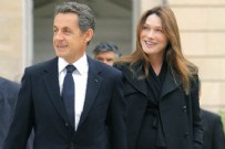 CARLA BRUNI - Sarkozy eşinin memelerini bakanlara sormuş!