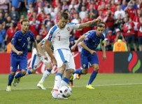 HARUN TEKİN - Tomas Necid'e Milli Takım Şoku