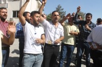 TİCARİ PLAKA - Yol Kapatıp Belediyeyi Protesto Ettiler
