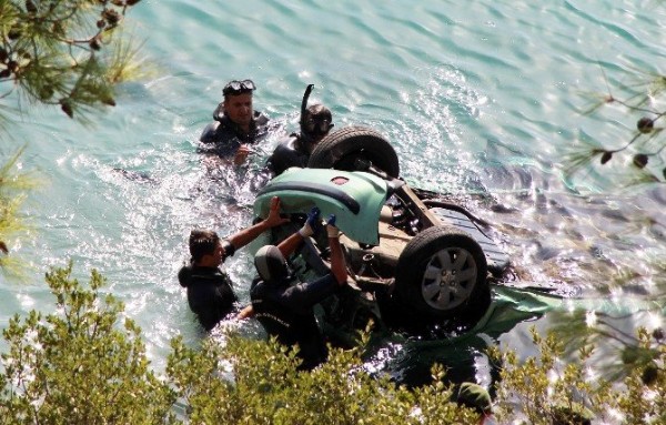 Denize uçan araç sürücüsü hayatını kaybetti