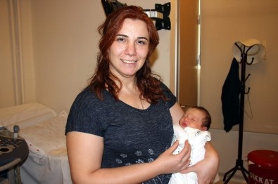 Dr. Pınar Temir 11 Yıllık Bebek Özlemine Çare Oldu