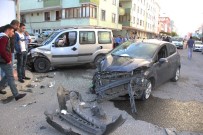 Kapaklı'da İki Otomobil Çarpıştı Açıklaması 3 Yaralı