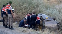 SÜLEYMAN KAYA - Otomobil Şarampole Takla Attı Açıklaması 1 Ölü, 1 Yaralı