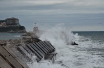 Zonguldak'ta Dalga Boyu 5 Metreyi Aştı